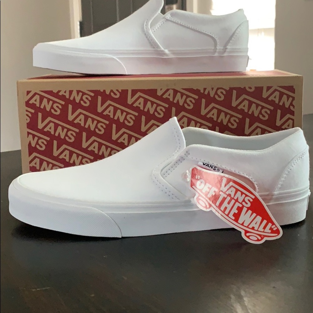 NWT Vans Asher women’s slip-ons